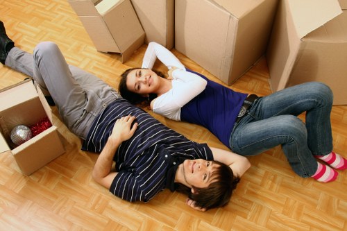 Local moving truck service for Bayswater apartment and townhouse moves